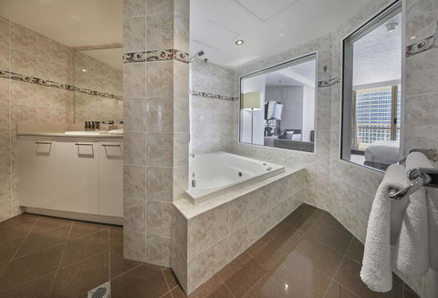 Novotel Surfers Paradise - Accommodation Tasmania 10