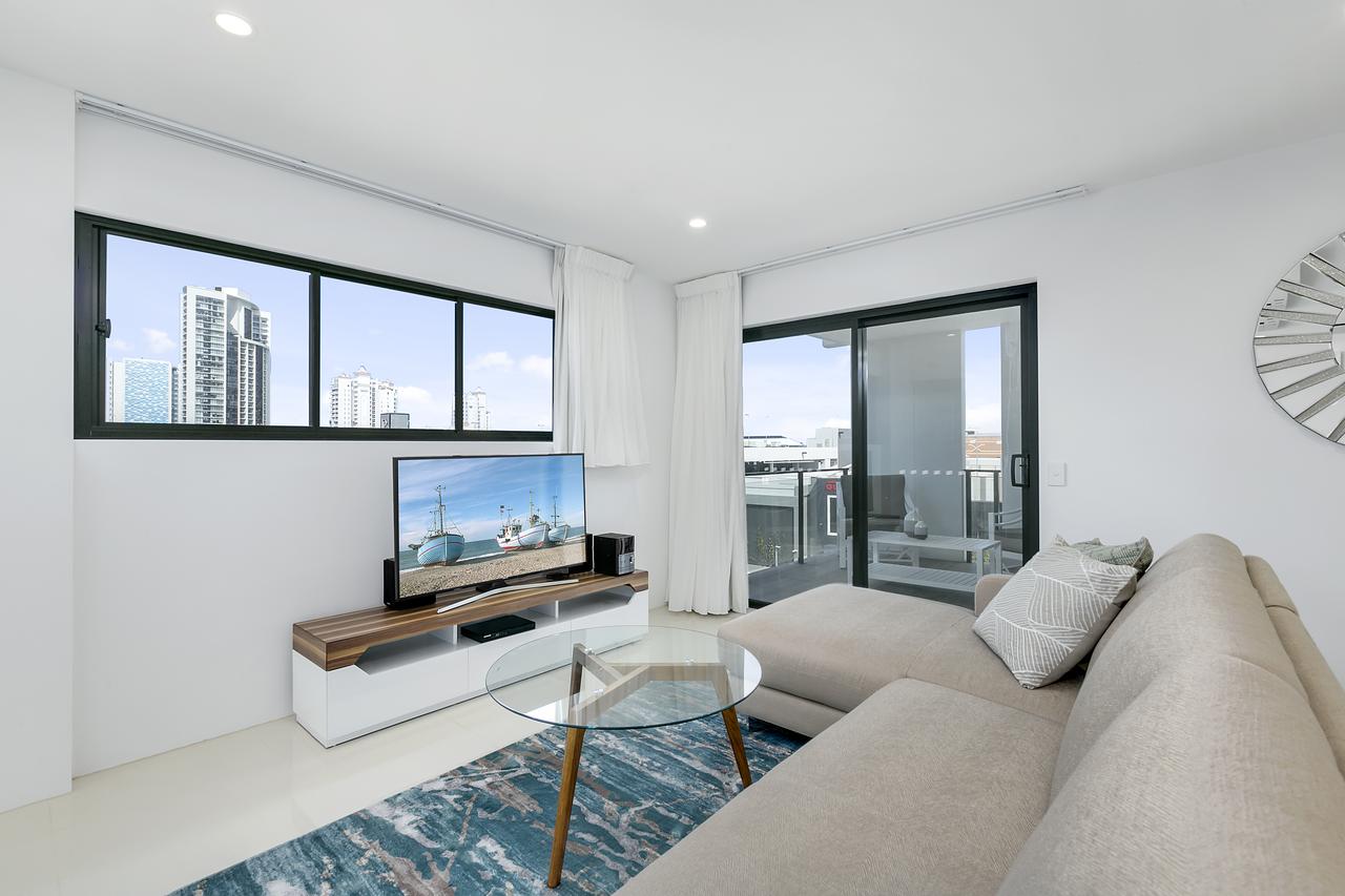 Broadbeach Waters QLD Accommodation Tasmania