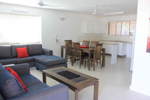 Townsville Holiday Apartments - Accommodation Tasmania 9