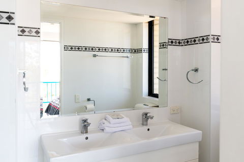 Burgess @ Kings Beach Apartments - Accommodation Tasmania 15