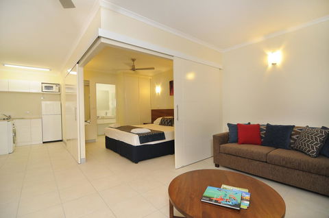Cairns Queenslander Hotel & Apartments - Accommodation Tasmania 17