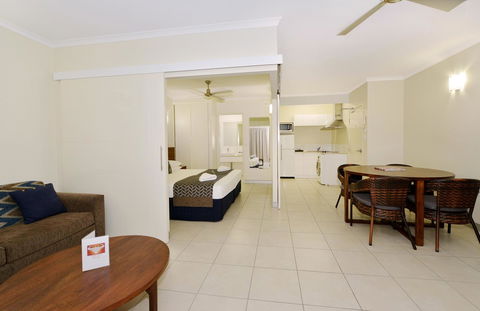 Cairns Queenslander Hotel & Apartments - Accommodation Tasmania 10