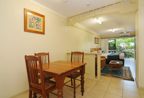 Cairns Queenslander Hotel & Apartments - Accommodation Tasmania 21