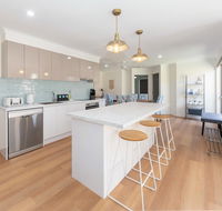 Waterfront Theme Park Getaway - Accommodation Tasmania