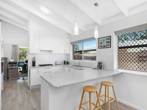 Beautiful Home- Walk To Beach-Short Drive To Noosa - Accommodation Tasmania 0