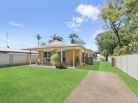 Beautiful Home- Walk To Beach-Short Drive To Noosa - Accommodation Tasmania 7