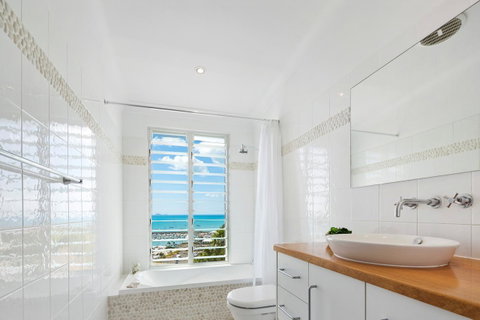 Nautilus On The Hill - Airlie Beach - Accommodation Tasmania 34