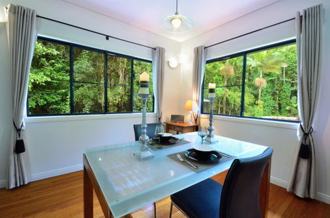 Misty Mountains Rainforest Retreat - Accommodation Tasmania 11
