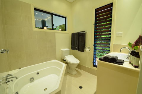 Misty Mountains Rainforest Retreat - Accommodation Tasmania 12
