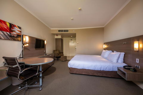 DoubleTree By Hilton Cairns - Accommodation Tasmania 24