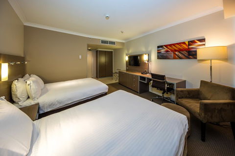 DoubleTree By Hilton Cairns - Accommodation Tasmania 12