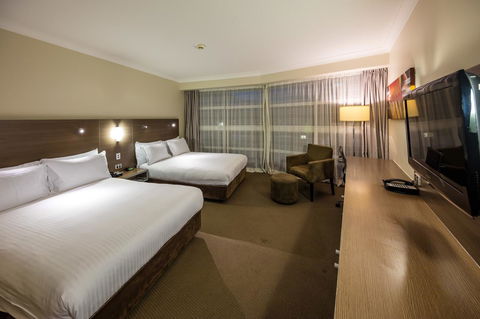 DoubleTree By Hilton Cairns - Accommodation Tasmania 14