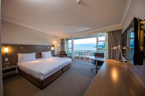 DoubleTree By Hilton Cairns - Accommodation Tasmania 15