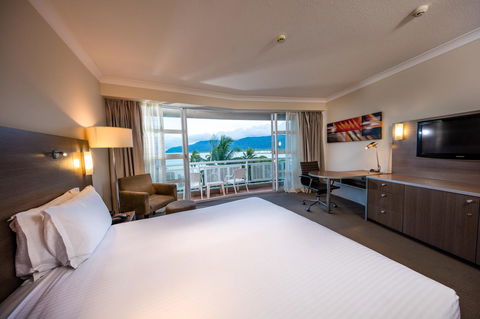 DoubleTree By Hilton Cairns - Accommodation Tasmania 26