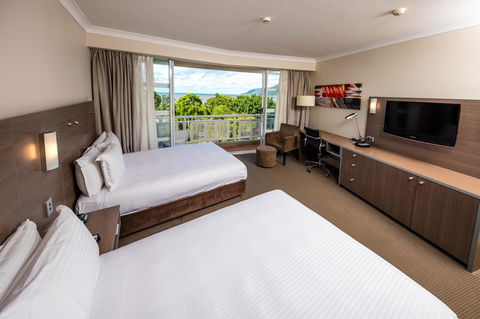DoubleTree By Hilton Cairns - Accommodation Tasmania 23