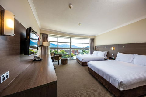 DoubleTree By Hilton Cairns - Accommodation Tasmania 20