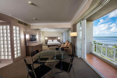DoubleTree By Hilton Cairns - Accommodation Tasmania 17