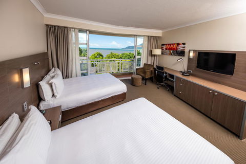 DoubleTree By Hilton Cairns - Accommodation Tasmania 28