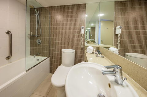 DoubleTree By Hilton Cairns - Accommodation Tasmania 36