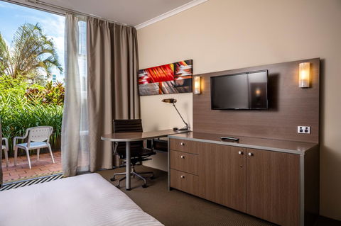 DoubleTree By Hilton Cairns - Accommodation Tasmania 33