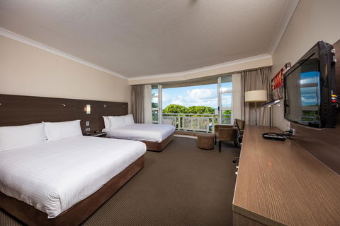 DoubleTree By Hilton Cairns - Accommodation Tasmania 30