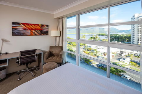 DoubleTree By Hilton Cairns - Accommodation Tasmania 35