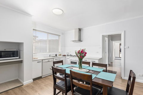 Wattle Grove Villa - Accommodation Tasmania 0