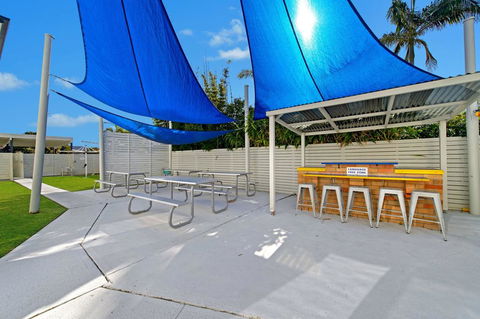WAVES ON MAIN, 4/1 MAIN STREET - Accommodation Tasmania 2