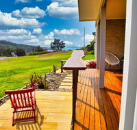 Whale Studio Apartment 1a Ocean Street - Accommodation Tasmania