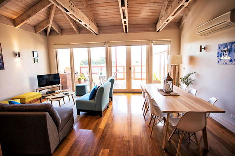 WHARF COTTAGE - Accommodation Tasmania 0