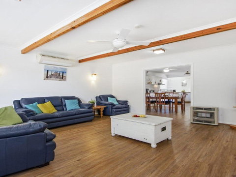 Whispering Waves - Relaxing Beach House - Accommodation Tasmania 2