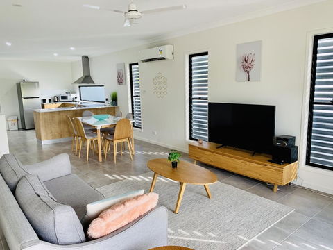 WHITSUNDAY Brand New Townhouse Close To Boardwalk - Accommodation Tasmania 0