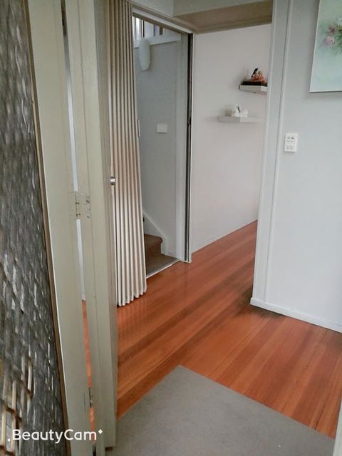 Whole Storey 2 Bedrooms+Kitchen+Living Room In Glen Waverley - Accommodation Tasmania 3