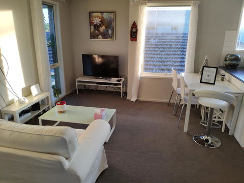 Whole Storey 2 Bedrooms+Kitchen+Living Room In Glen Waverley - Accommodation Tasmania 0
