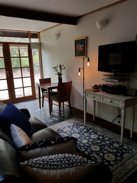 William Hunt's Retreat - Redwood Studio - Accommodation Tasmania 3