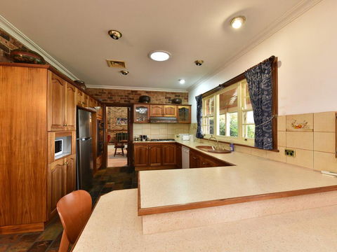 Wine Country Homestead 4-6br House - Accommodation Tasmania 3