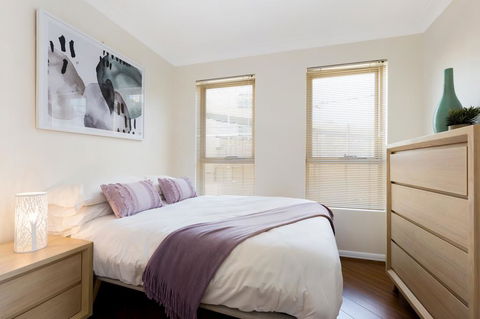 Woolloomooloo Modern Apartment 12BRK - Accommodation Tasmania 2
