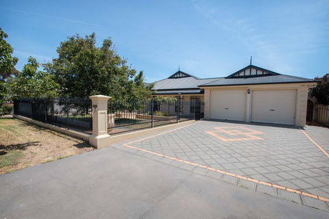 Yellow Rose Cottage - Accommodation Tasmania 0
