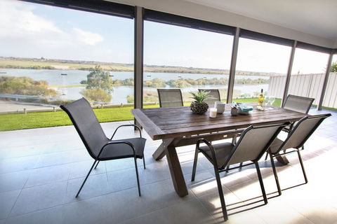 Serenity And Sweeping Murray River Views - Accommodation Tasmania 1