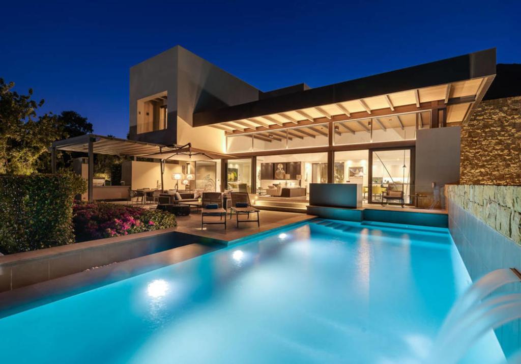 Kawana Waters QLD Accommodation Tasmania