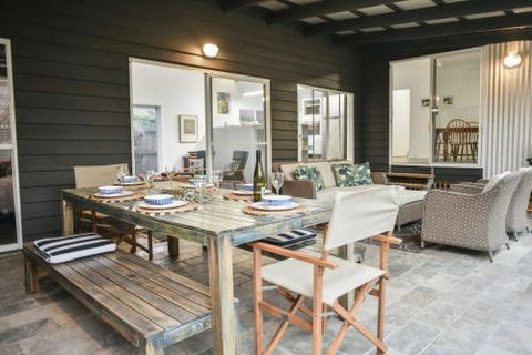 Currimundi Beach House - 1min To Currimundi Lake & Beach - Accommodation Tasmania 2
