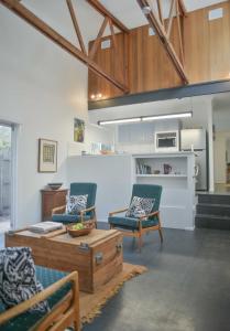 Currimundi Beach House - 1min To Currimundi Lake & Beach - Accommodation Tasmania 5