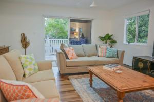 Currimundi Beach House - 1min To Currimundi Lake & Beach - Accommodation Tasmania 4
