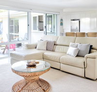 Relax at Bokarina Beach House Walk to Beach Relax by the pool - Accommodation Tasmania