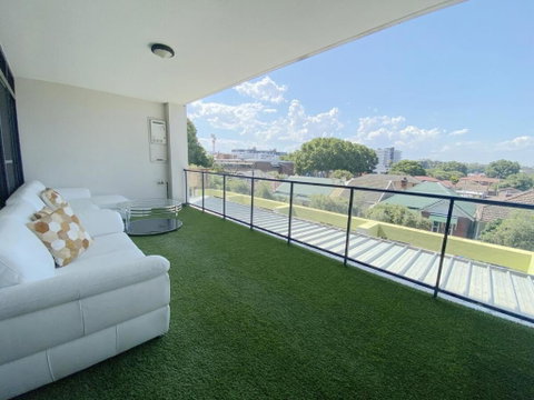 A Cozy 2B2B Apartment Near Airport & Train Station - Accommodation Tasmania 0