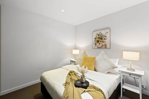 A 2BR Apt With City Views Next To Southern Cross - Accommodation Tasmania 4