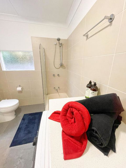 A Beautiful Terrace House With Parking & Courtyard - Accommodation Tasmania 1