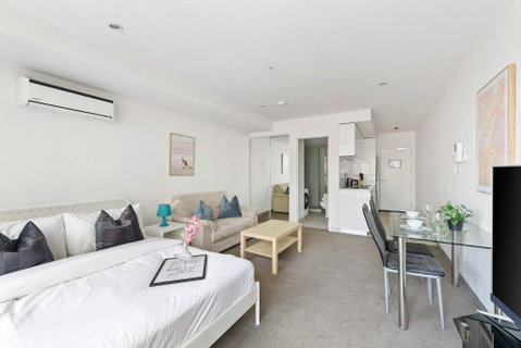 A Chic Studio Only A 4-min Walk To Victoria Market - Accommodation Tasmania 1