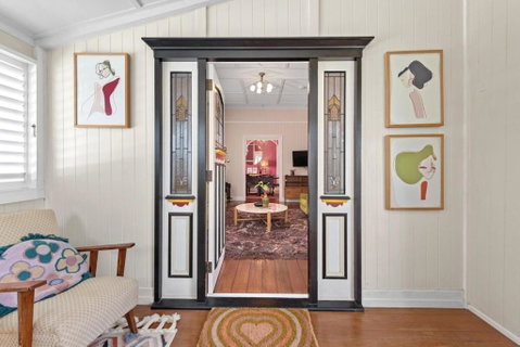 A Colourful Life 4Bed-2Bath-1Car - Queenslander - Accommodation Tasmania 4