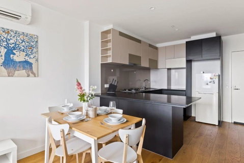 A Comfy 2BR Apt W City Views Near Southern Cross - Accommodation Tasmania 3